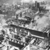 Warschau nach der deutschen Bombardierung – Bereich von Grzybowski-Platz mit typischen Türmen der Kirche der Allerheiligen; September 1939 (AIPN)