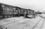 Die Juden in den Schmalspureisenbahnwagen auf dem Weg in das Vernichtungslager Chelmno. (ŻIH)